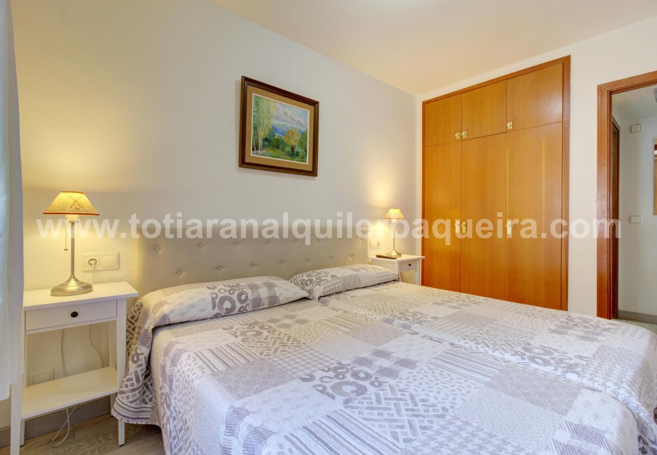 Master bedroom Eth Turcalh by Totiaran, Baqueira apartment on the slopes