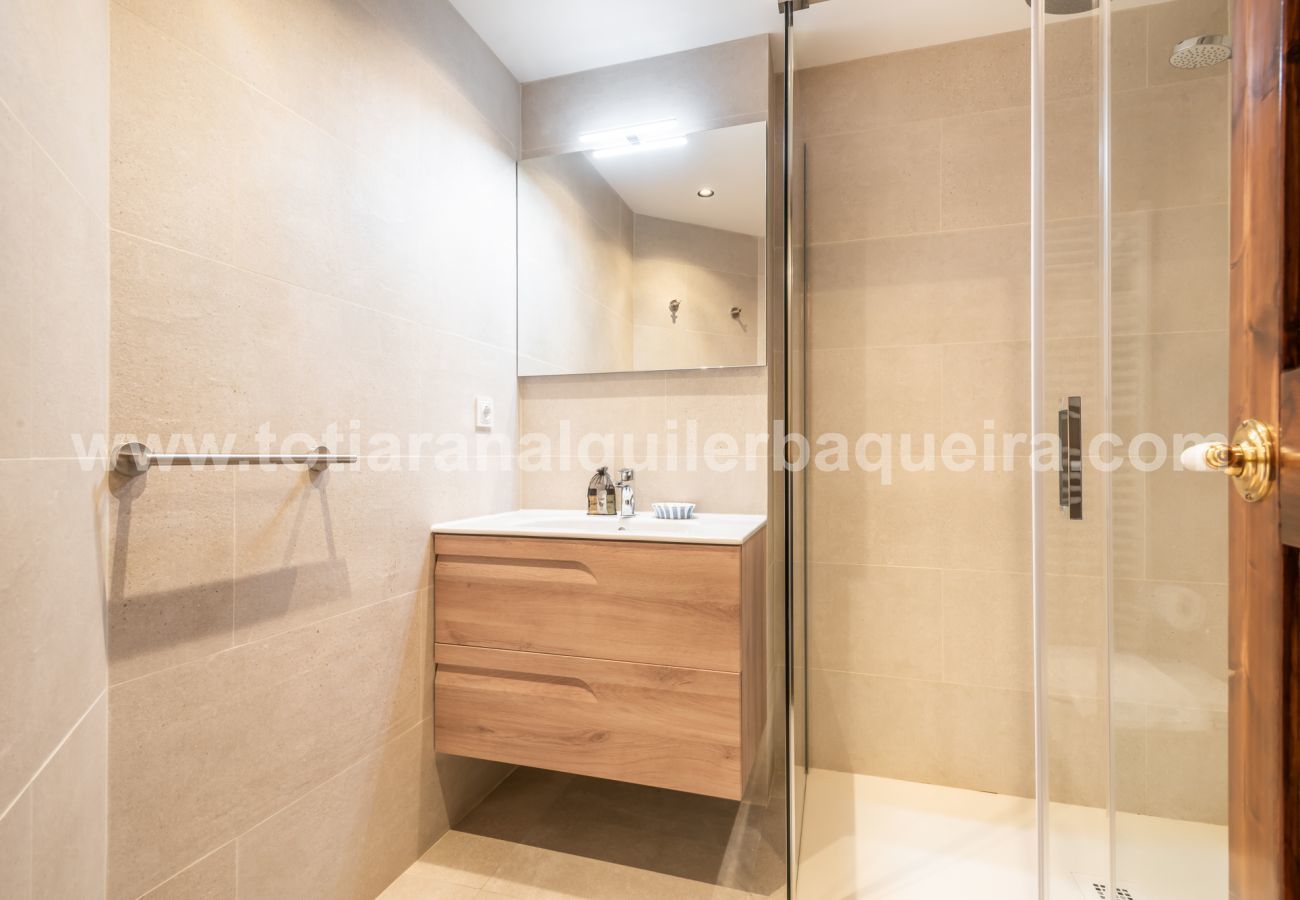 House in Baqueira - Casa Mont Romies by Totiaran