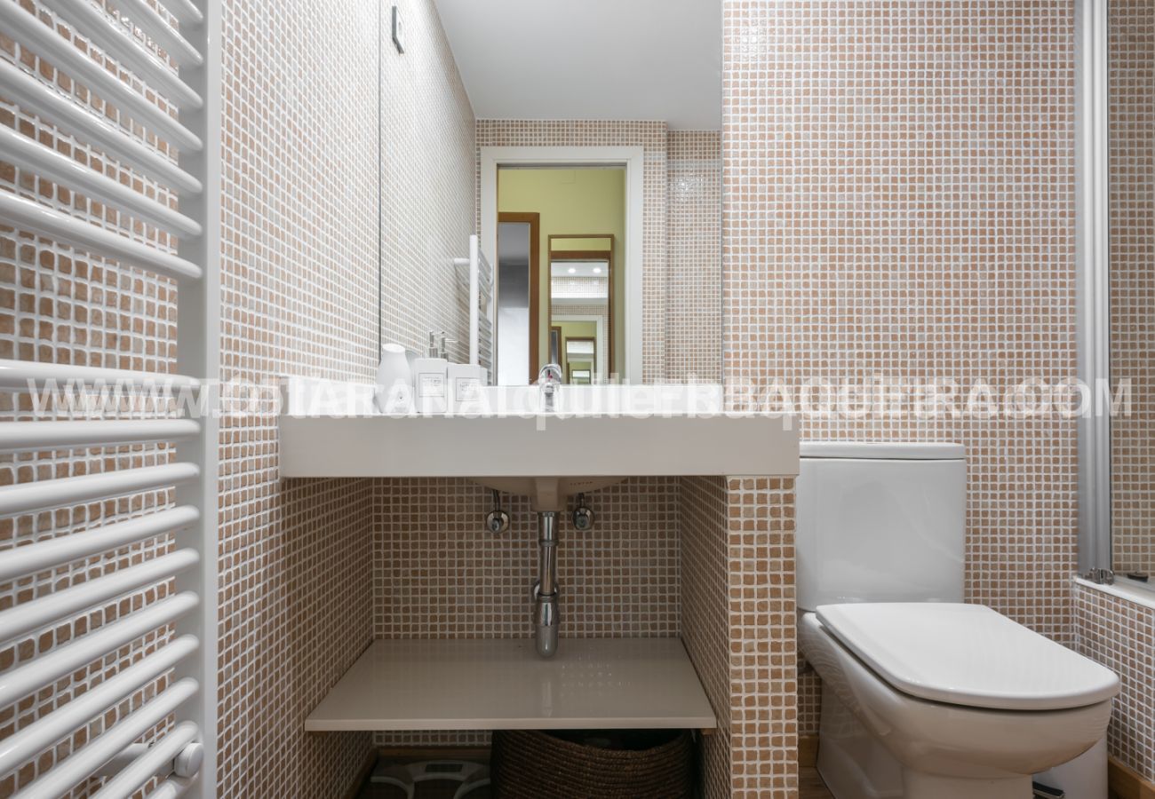 Bathroom apartament Era Cabana by Totiaran , in  Baqueira, at the foot of the slopes
