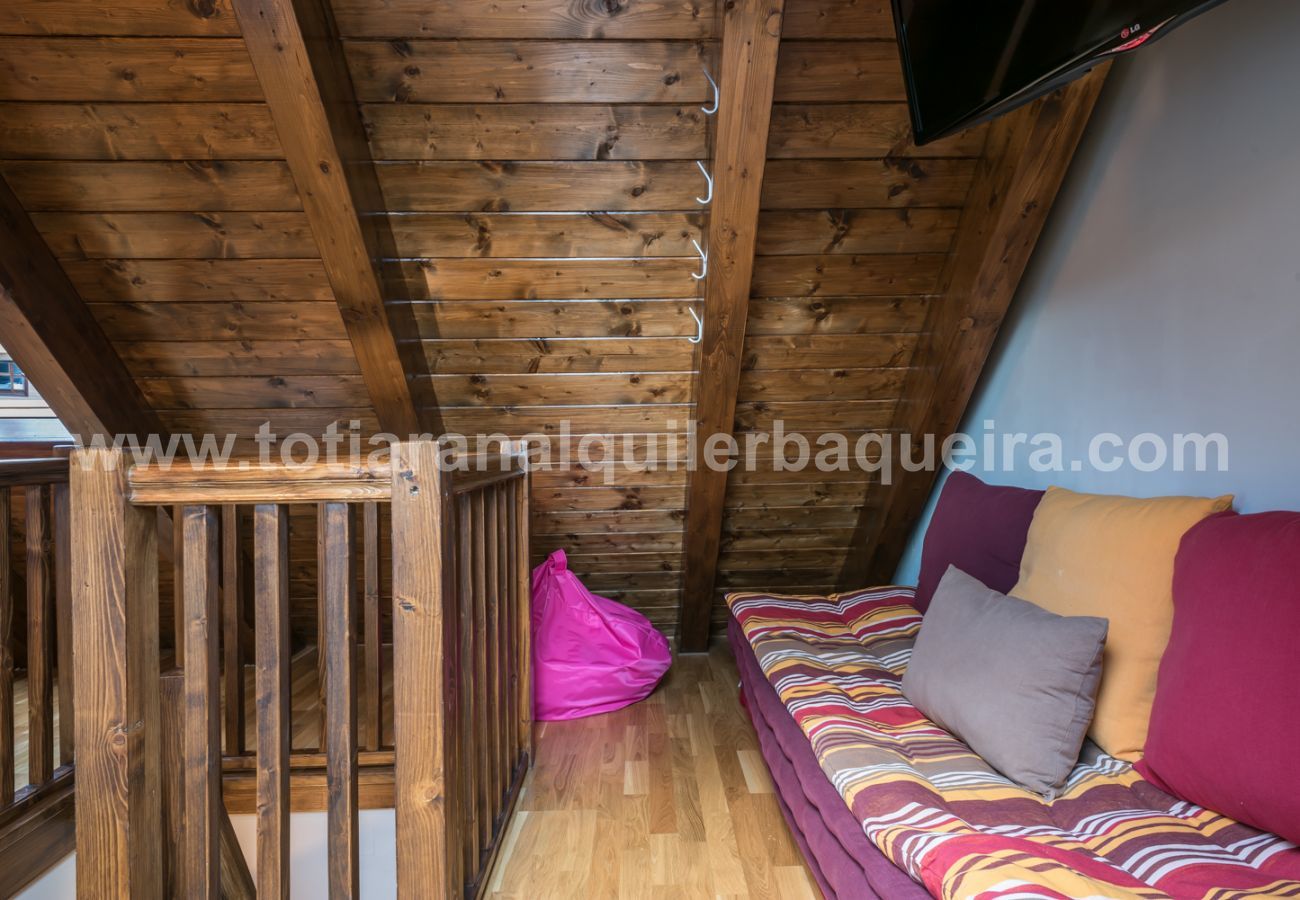 Apartment in Baqueira - Villena by Totiaran