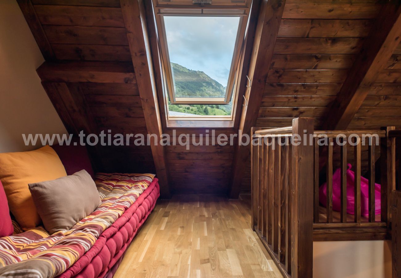 Apartment in Baqueira - Villena by Totiaran