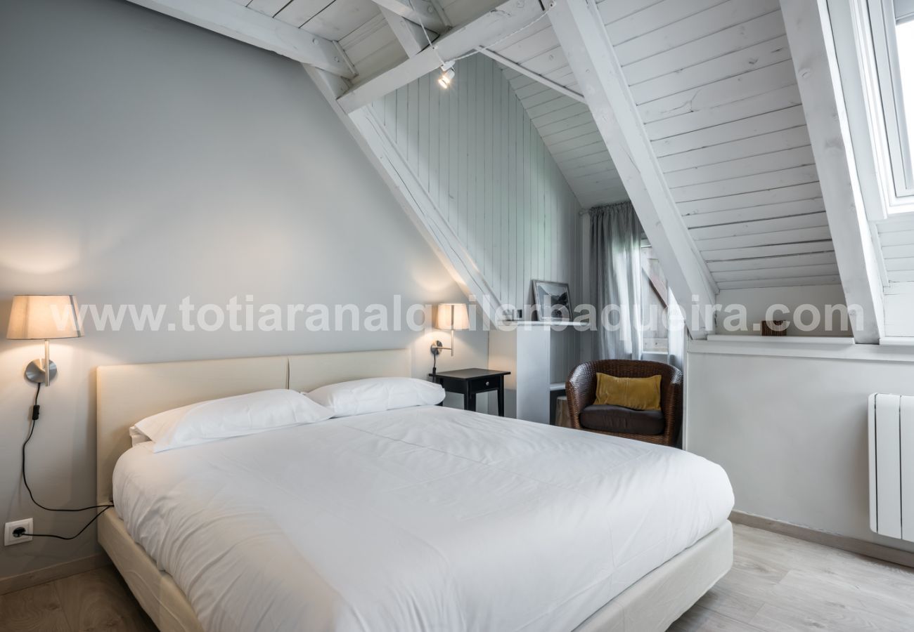 Bedroom of the Casa Aneto by Totiaran. Located in Unha