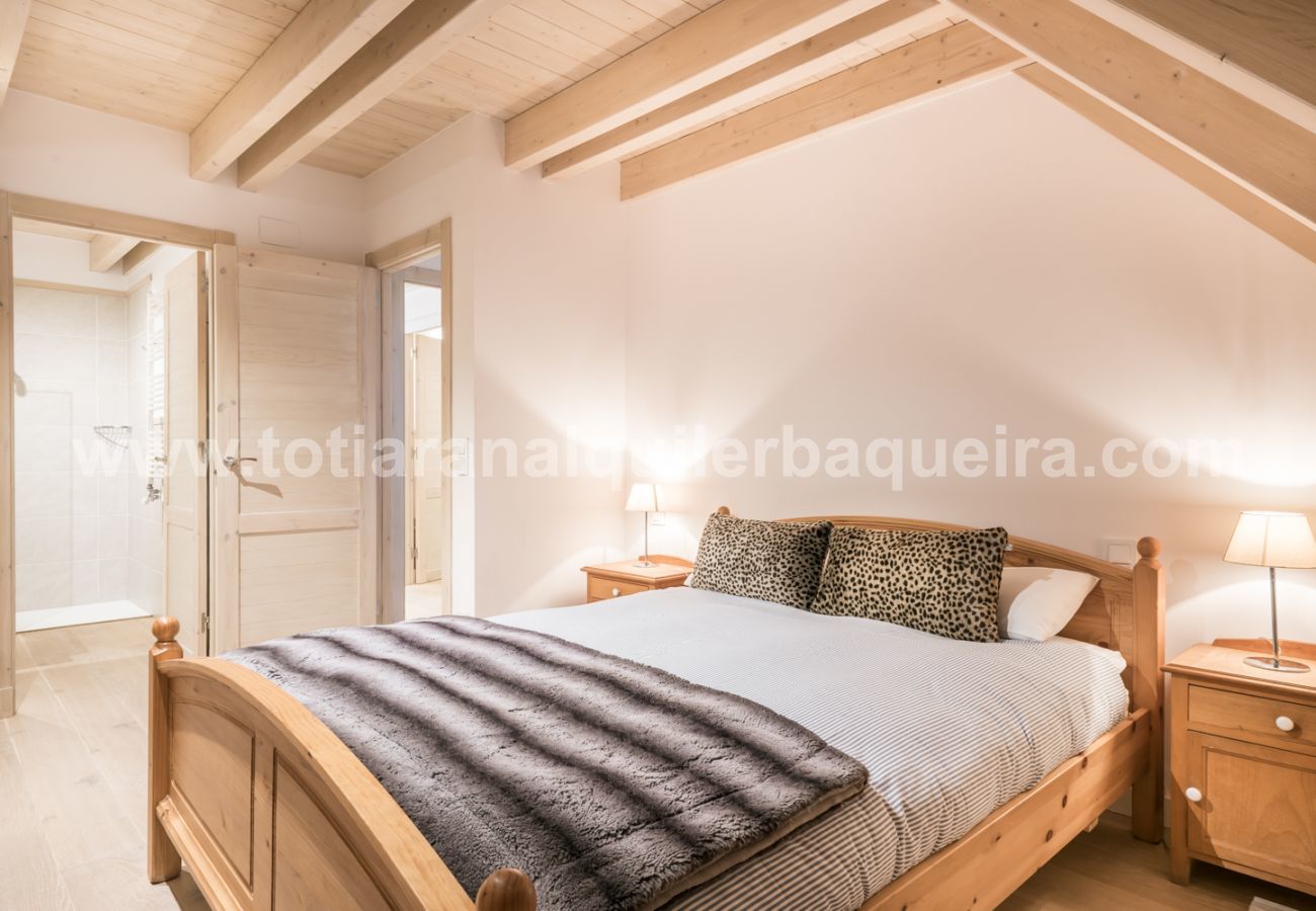 Bedroom of the house Eth Mur by Totiaran, Val de Ruda, a pie de pistas