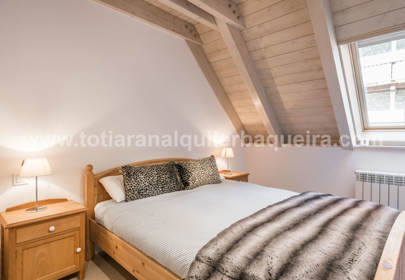 Bedroom of the house Eth Mur by Totiaran, Val de Ruda, a pie de pistas