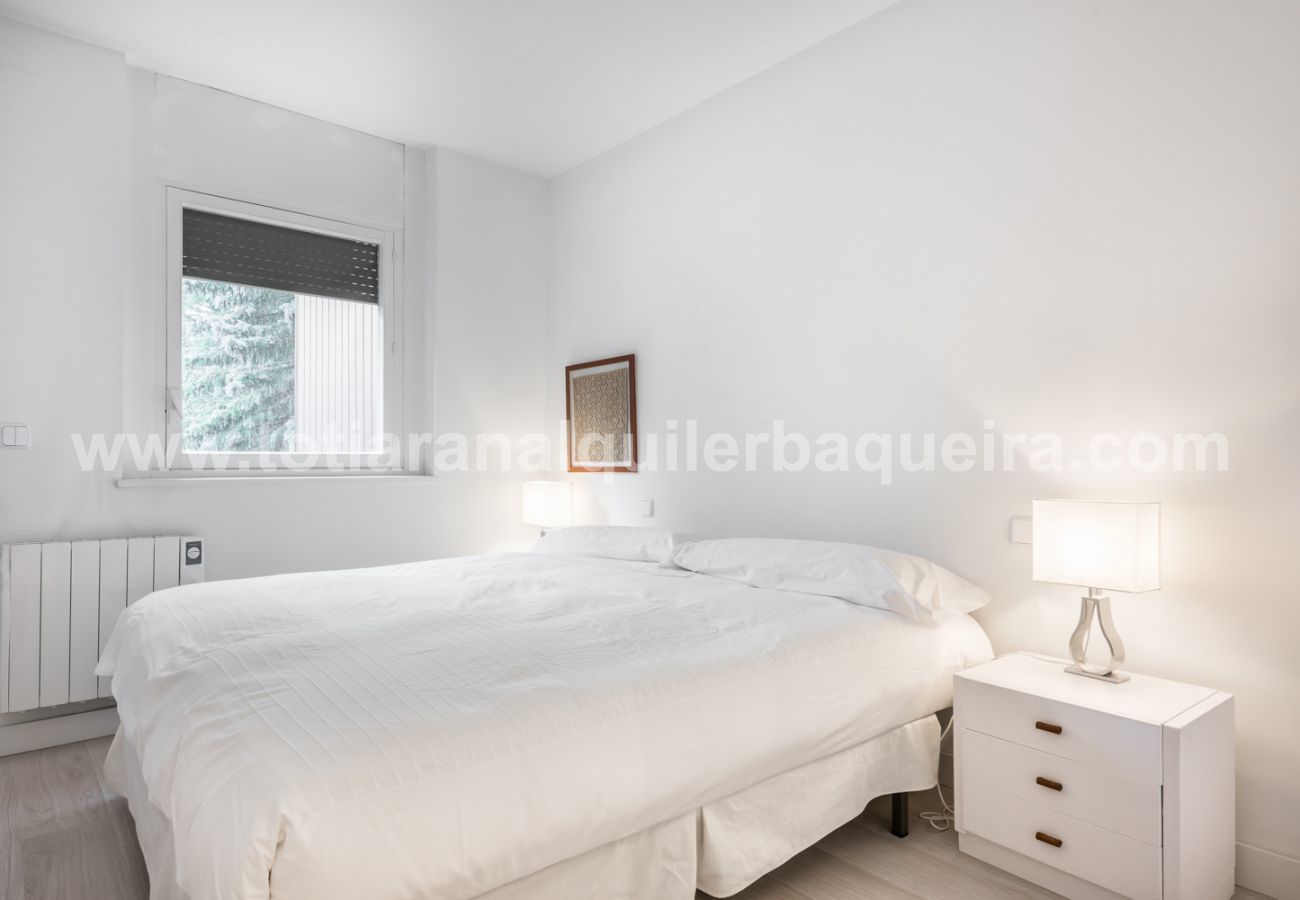 Bedroom of the Era Piusa by Totiaran apartment. Baqueira center