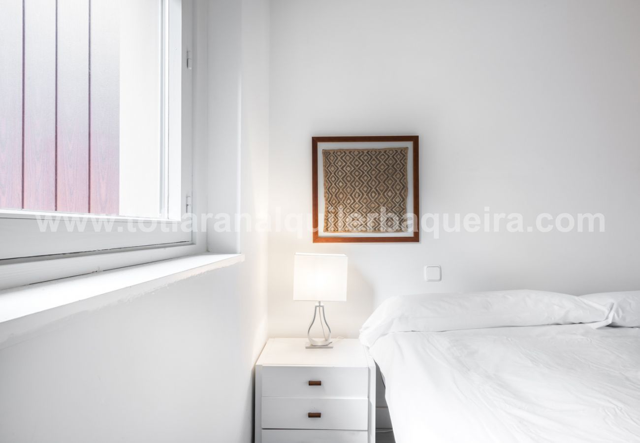 Bedroom of the Era Piusa by Totiaran apartment. Baqueira center