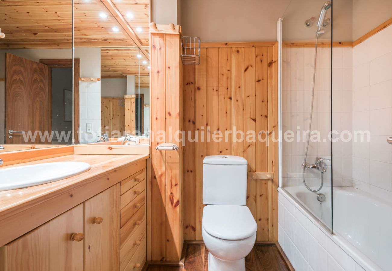 Apartment in Baqueira - Muntanyos by Totiaran