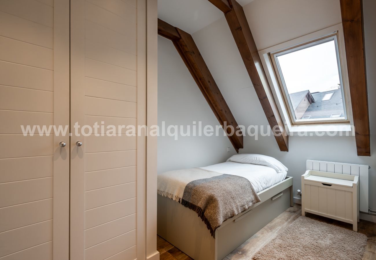 Apartment in Baqueira - Cabirol by Totiaran