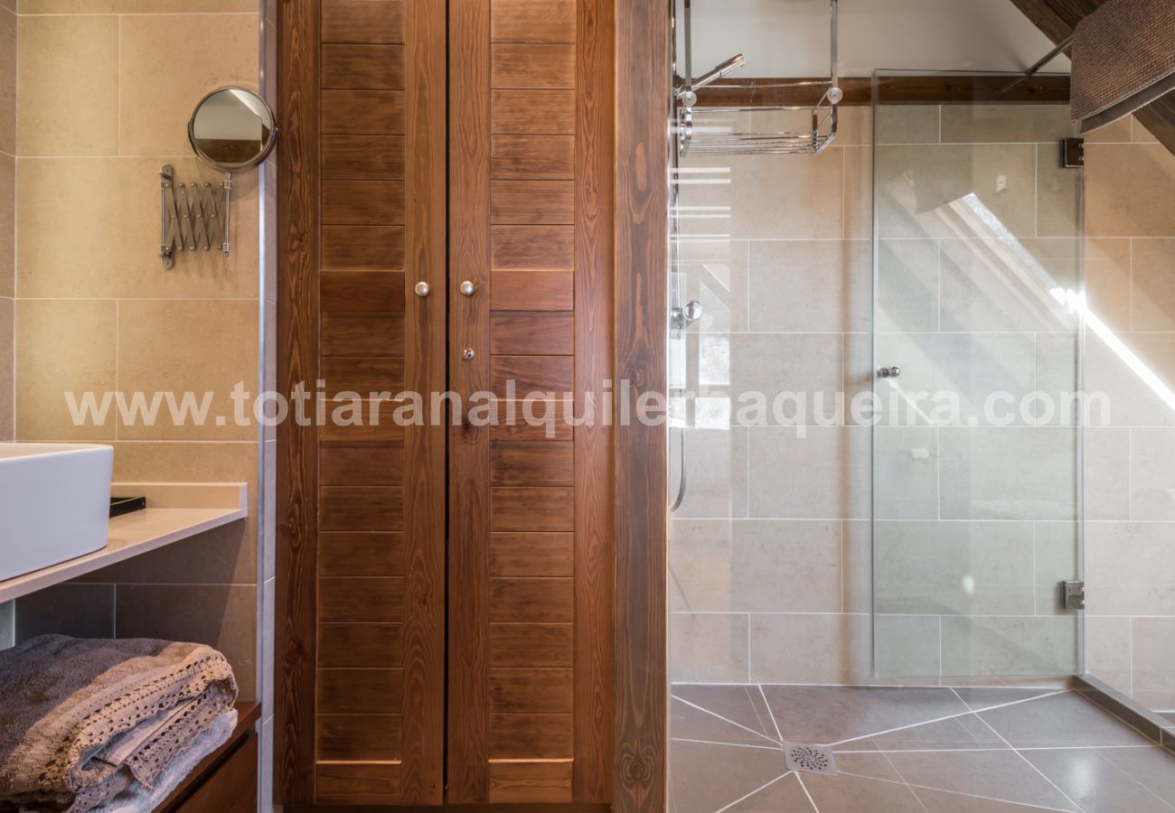 Beautiful bathroom of the holiday apartment Marmotes by Totiaran, at the foot of the slopes