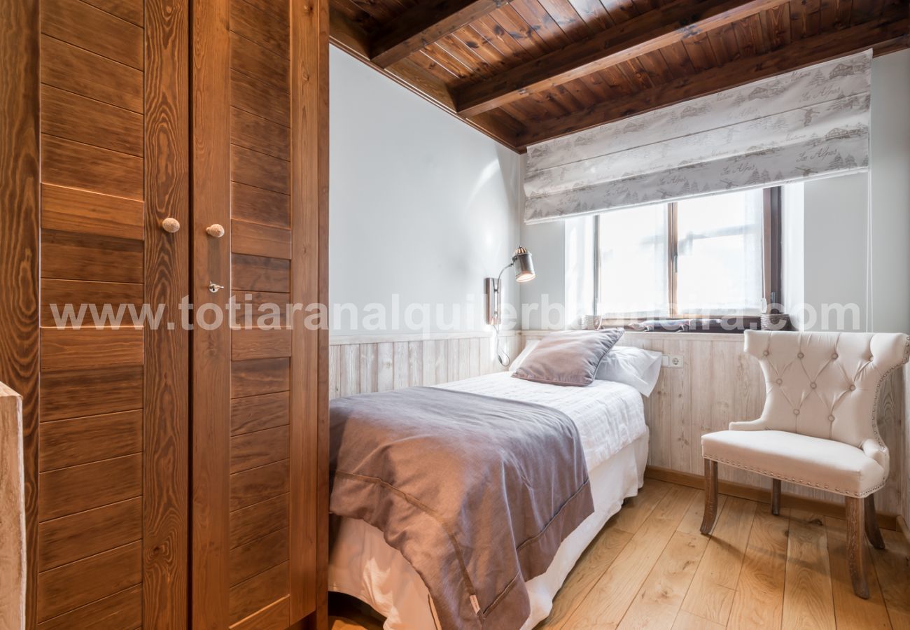 Beautiful bedroom of the holiday apartment Marmotes by Totiaran, at the foot of the slopes