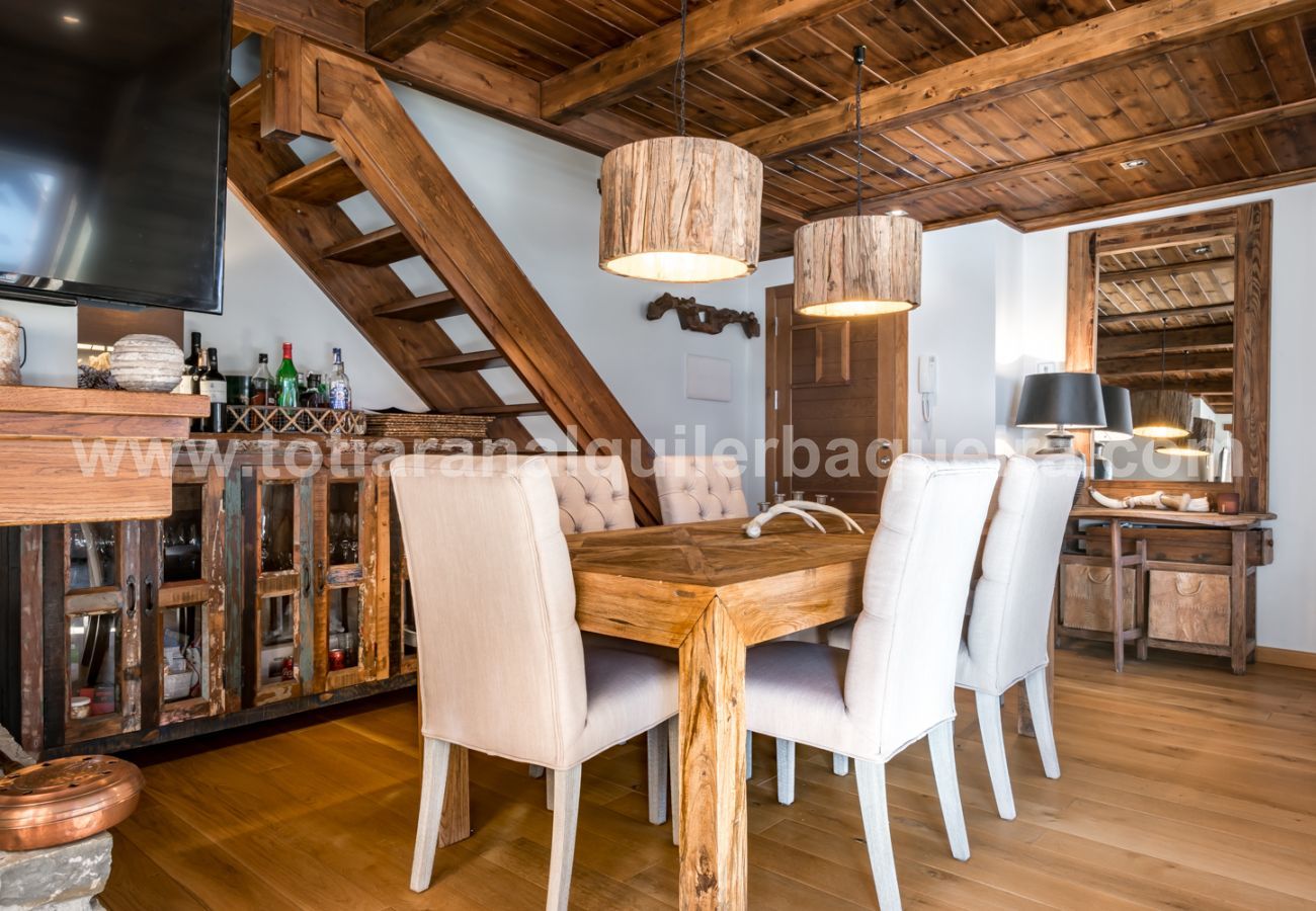 Beautiful dining room of the holiday apartment Marmotes by Totiaran, at the foot of the slopes