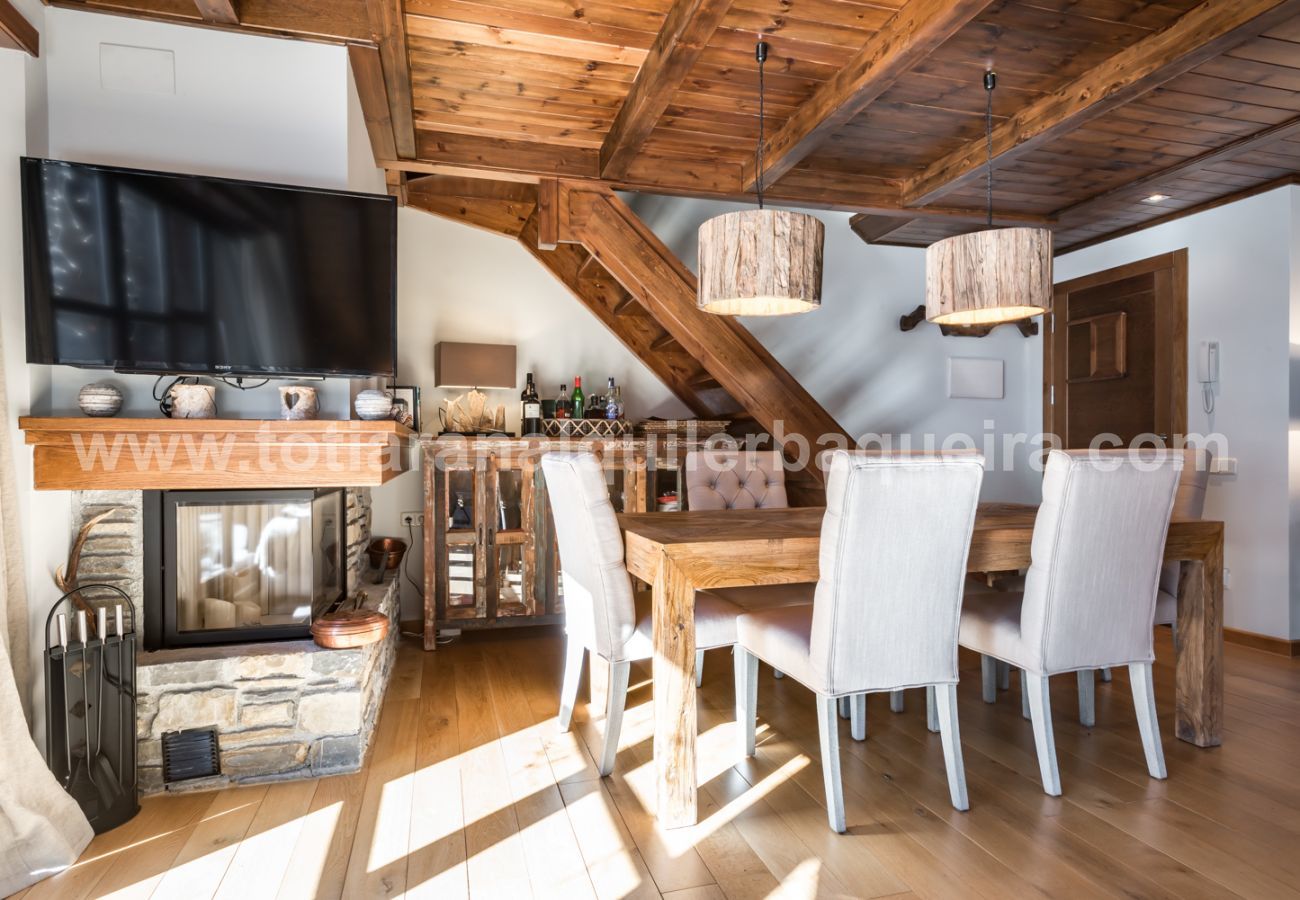Beautiful dining room of the holiday apartment Marmotes by Totiaran, at the foot of the slopes