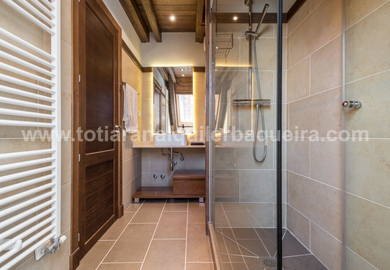 Beautiful bathroom of the holiday apartment Marmotes by Totiaran, at the foot of the slopes