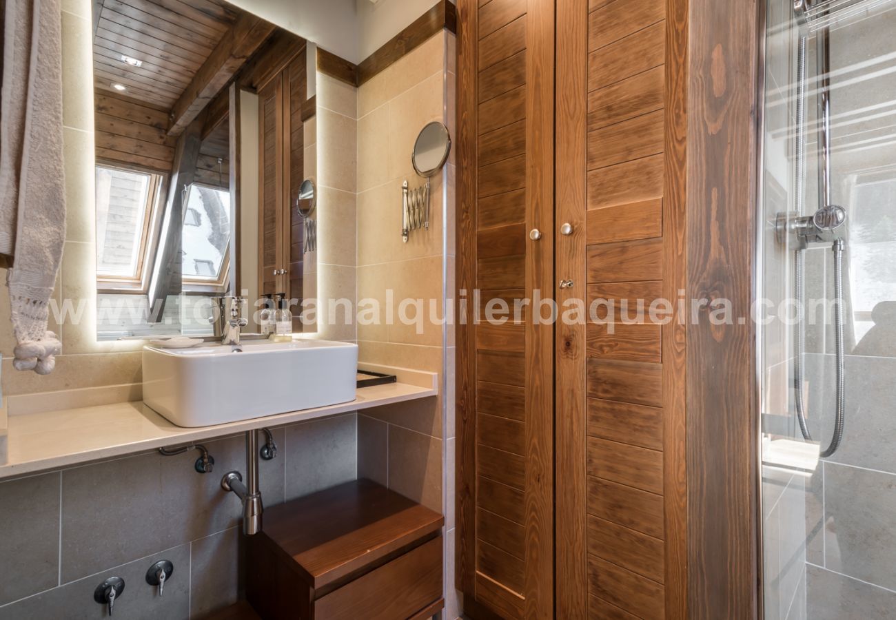 Beautiful bathroom of the holiday apartment Marmotes by Totiaran, at the foot of the slopes