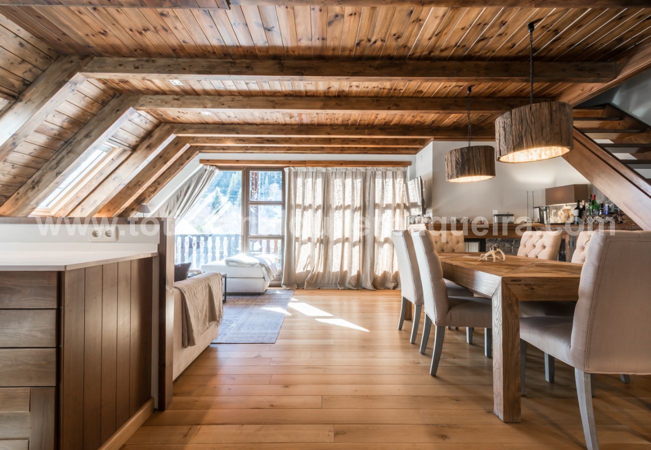 Beautiful dining room of the holiday apartment Marmotes by Totiaran, at the foot of the slopes