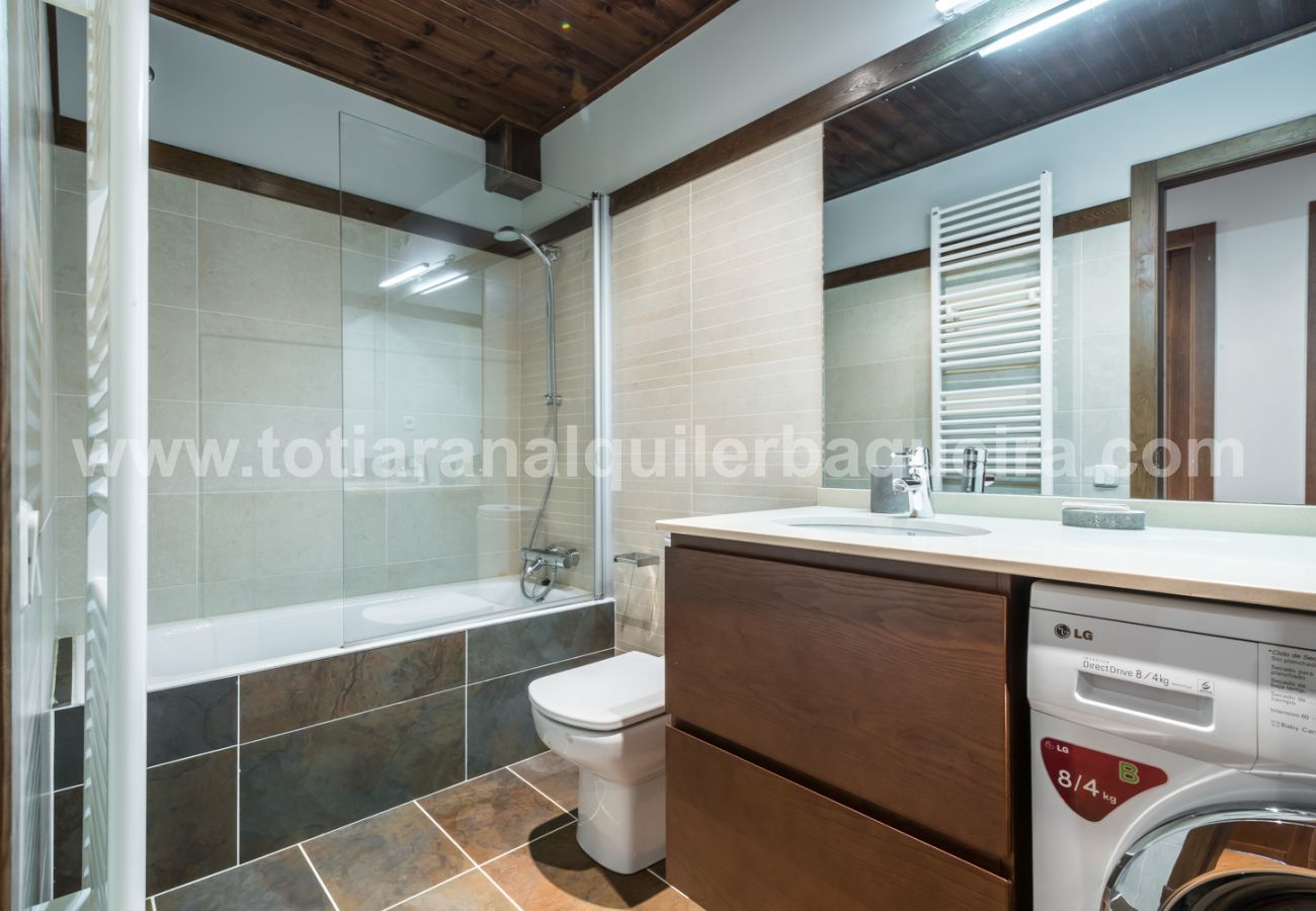 Beautiful bathroom of the holiday apartment Marmotes by Totiaran, at the foot of the slopes
