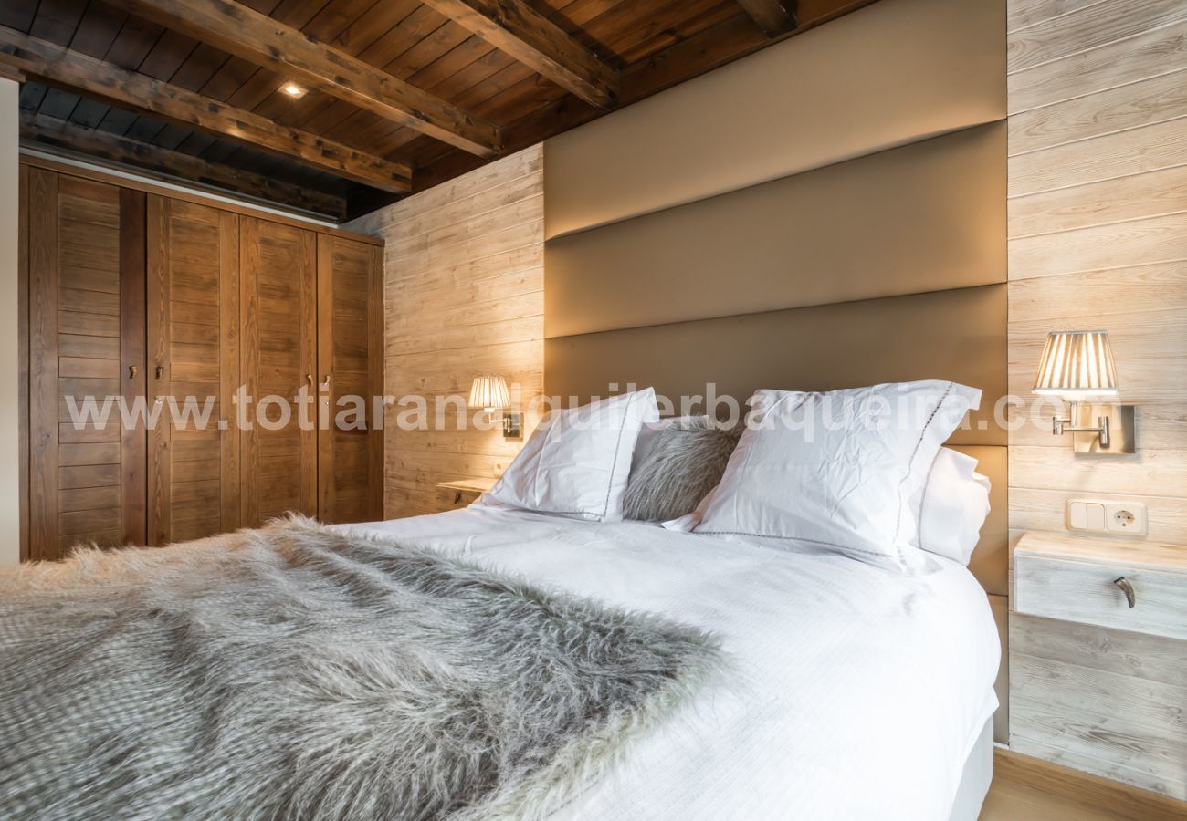 Beautiful bedroom of the holiday apartment Marmotes by Totiaran, at the foot of the slopes