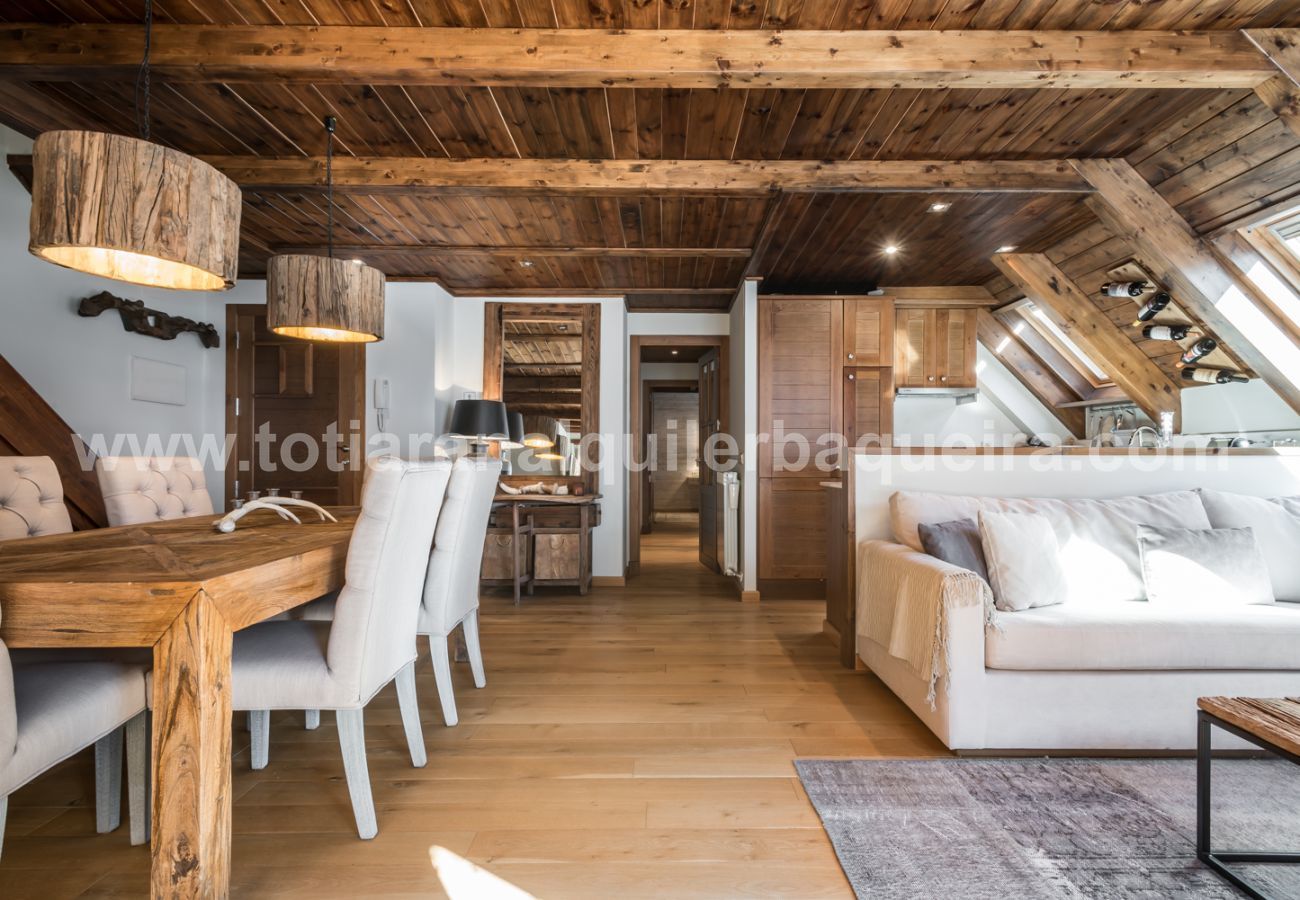 Beautiful dining room of the holiday apartment Marmotes by Totiaran, at the foot of the slopes