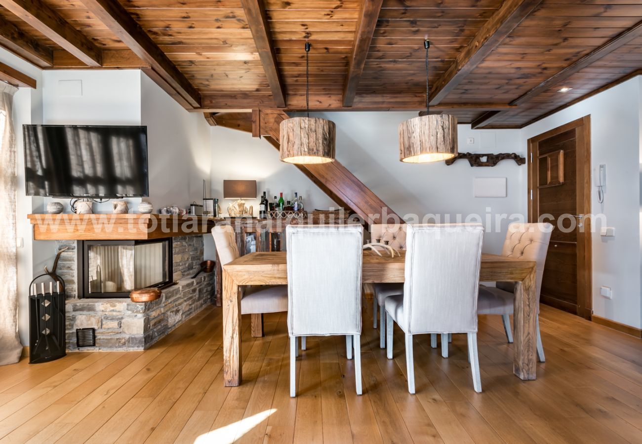 Beautiful dining room of the holiday apartment Marmotes by Totiaran, at the foot of the slopes