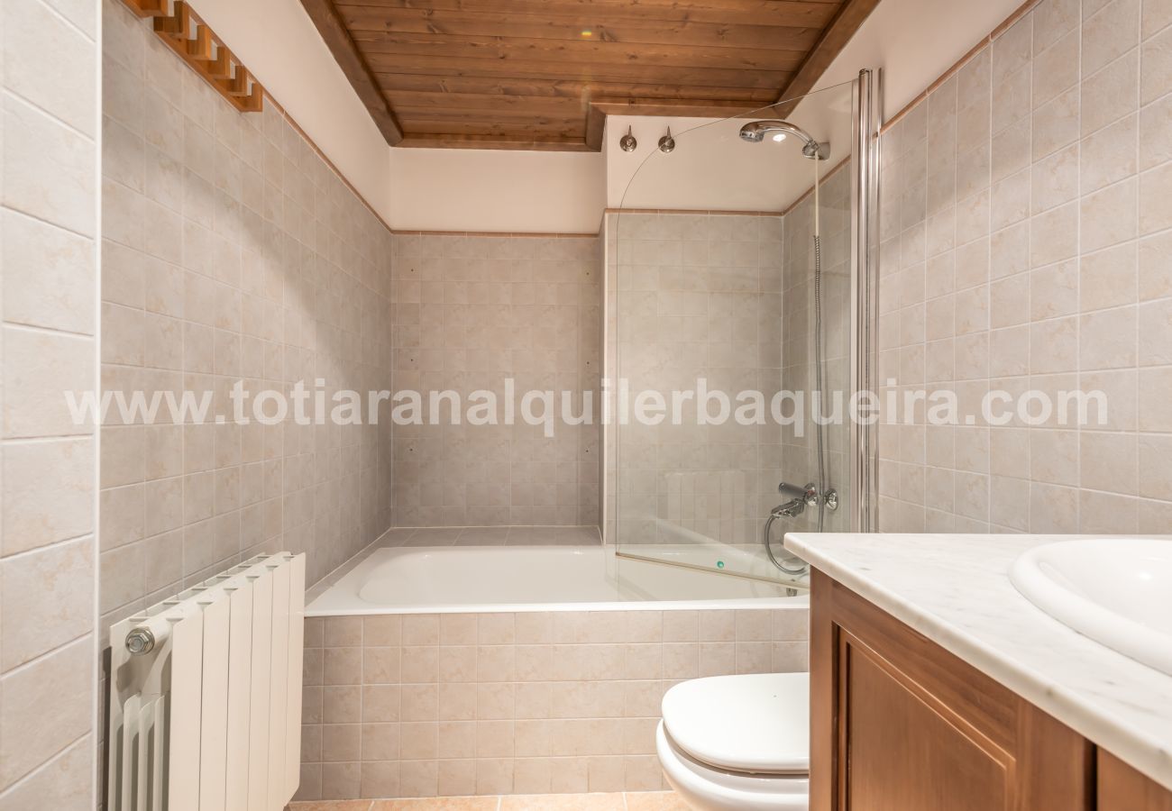 Apartment in Baqueira - Cigalera by Totiaran