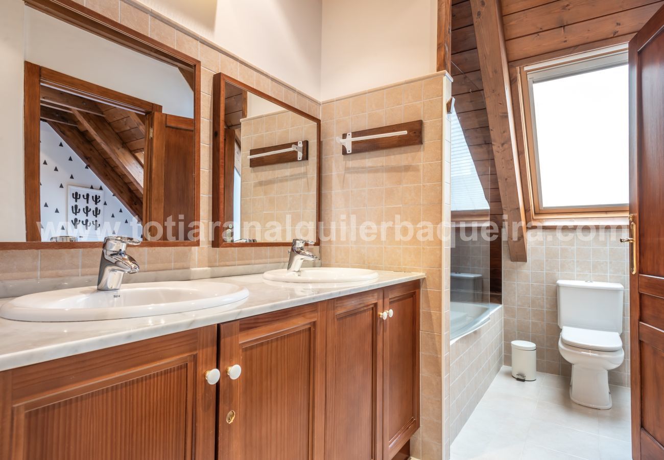 Apartment in Baqueira - Cigalera by Totiaran