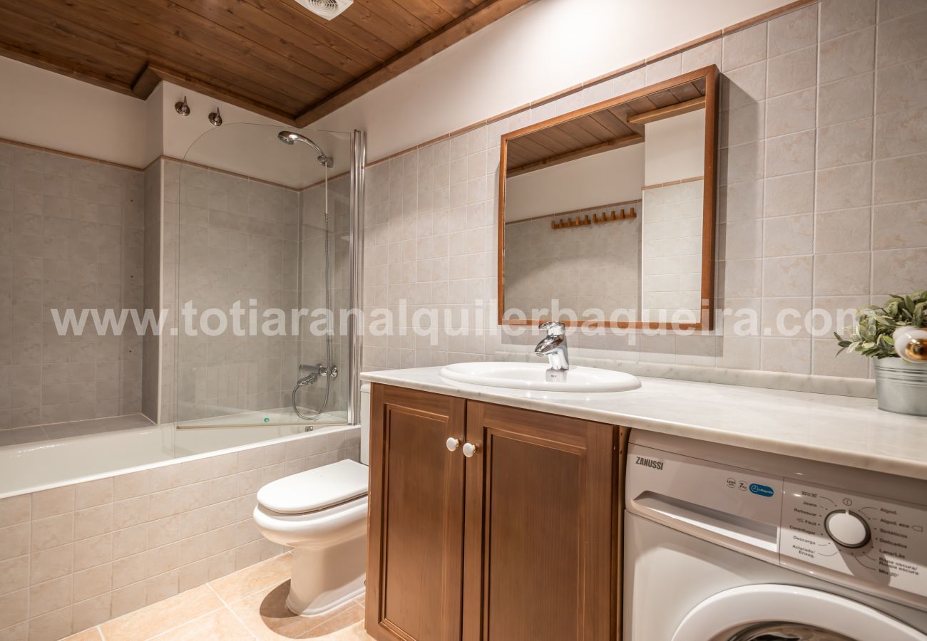 Apartment in Baqueira - Cigalera by Totiaran