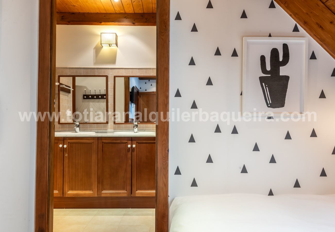 Apartment in Baqueira - Cigalera by Totiaran