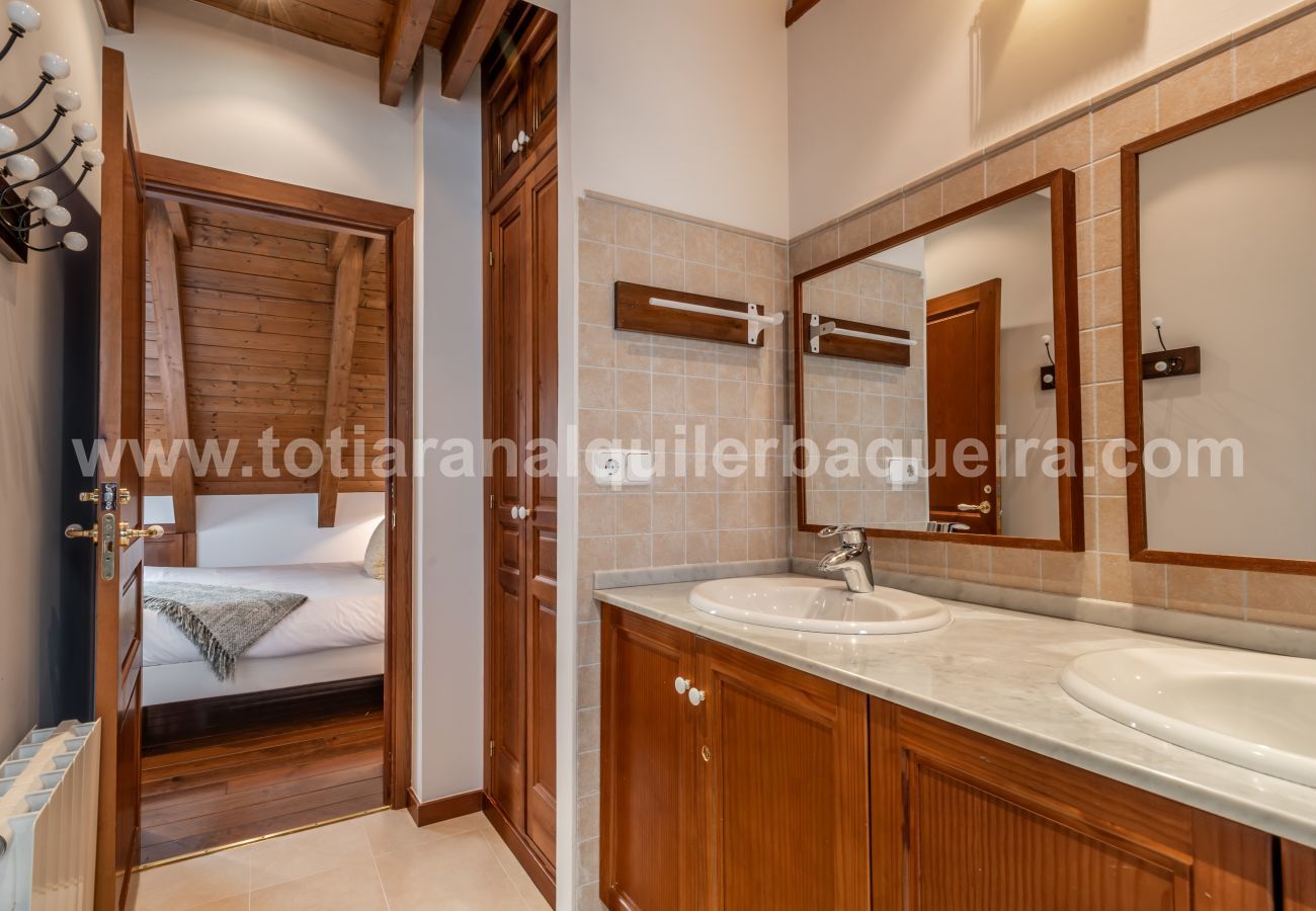 Apartment in Baqueira - Cigalera by Totiaran