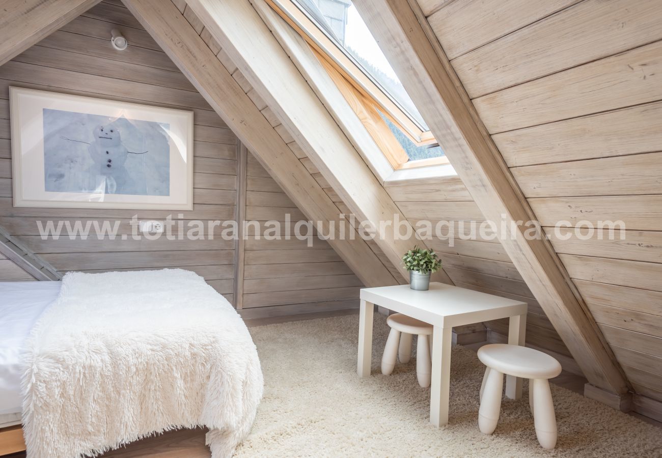 Apartment in Baqueira - Cigalera by Totiaran
