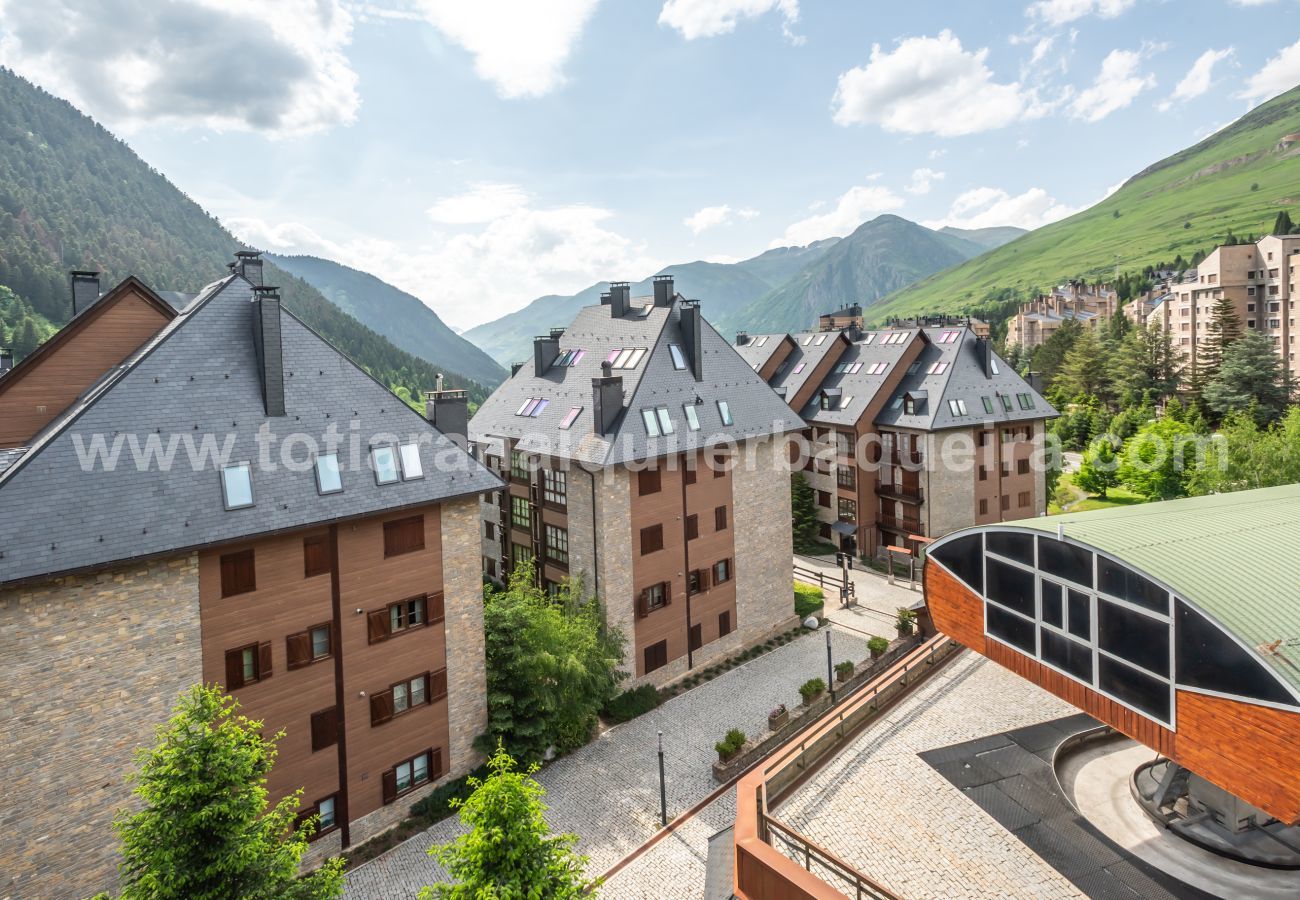 Apartment in Baqueira - Cigalera by Totiaran