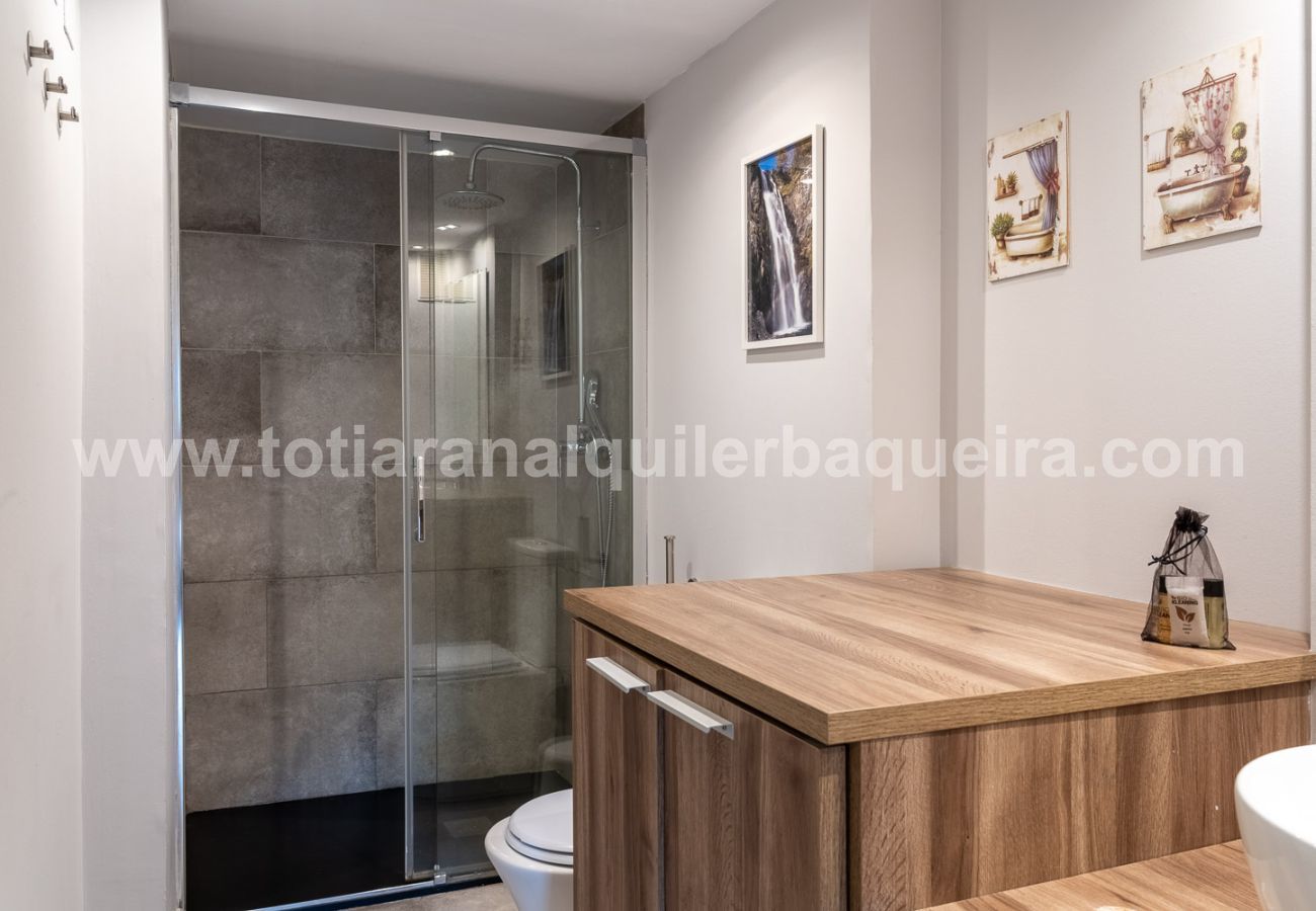 Apartment in Baqueira - Escornacrabes by totiaran