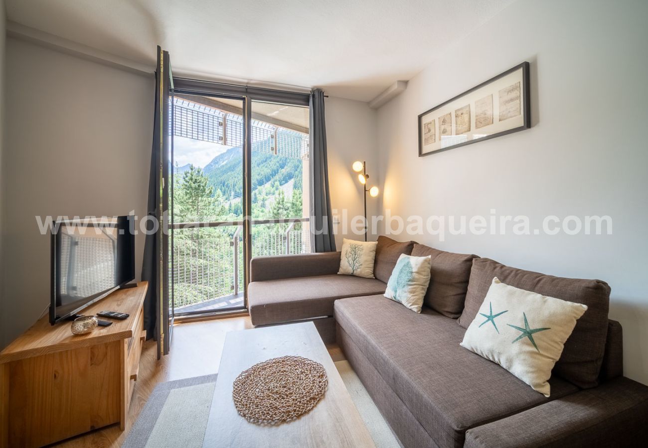 Apartment in Baqueira - Escornacrabes by totiaran