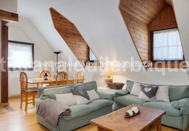 Salon Toran  Totiaran, appartement à Pleta de Tanau, Baqueira