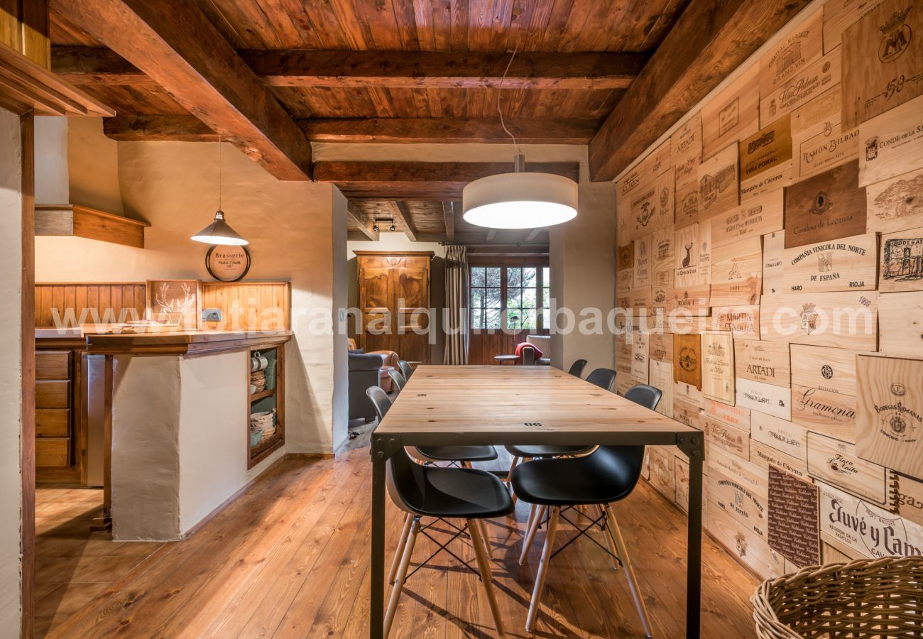 Salle à manger Casa Es Pletieus Totiaran, maison à Arties, Baqueira, Val d’Aran 