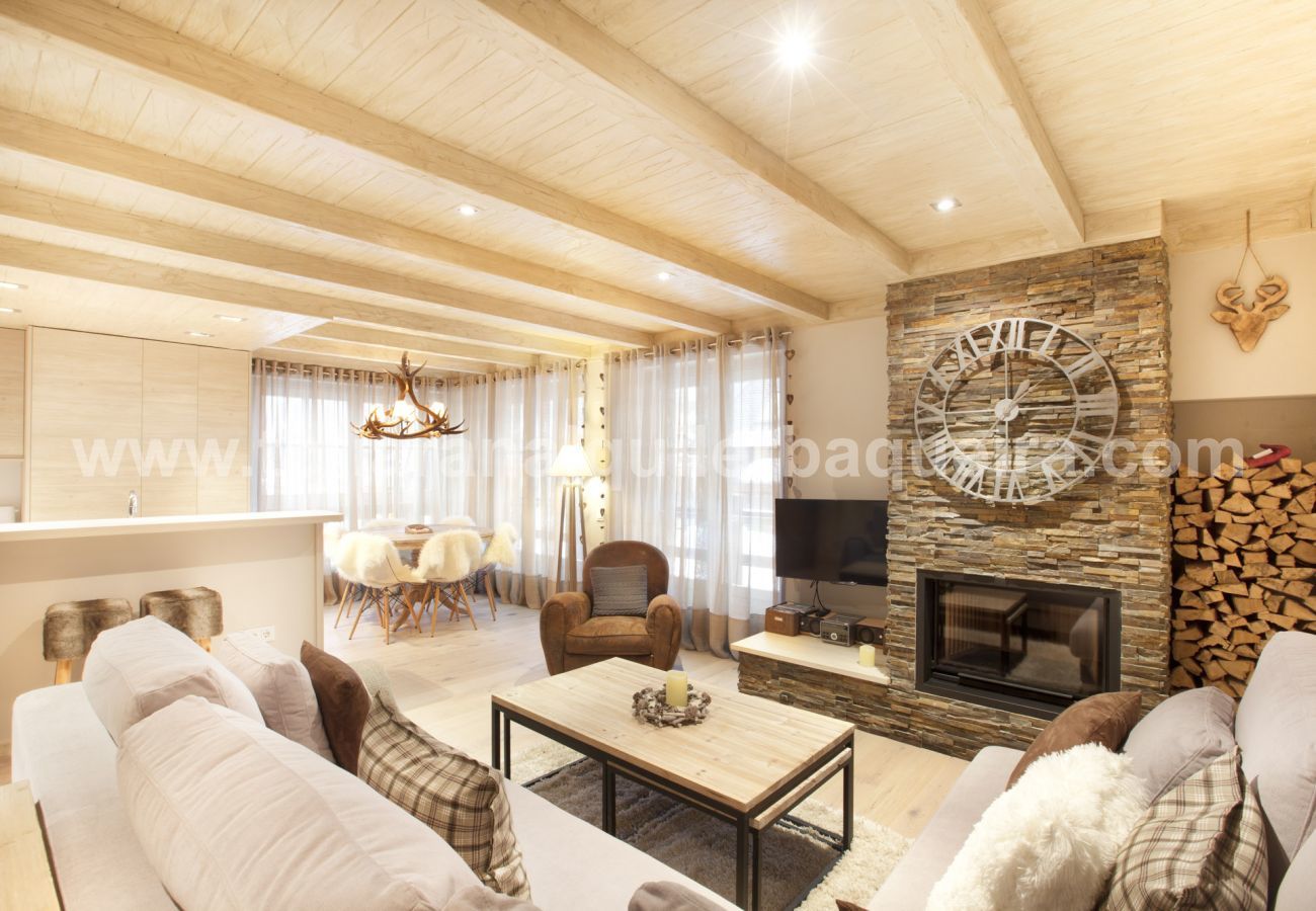 Salon Sanglier  Totiaran, appartement à Val de Ruda, Baqueira