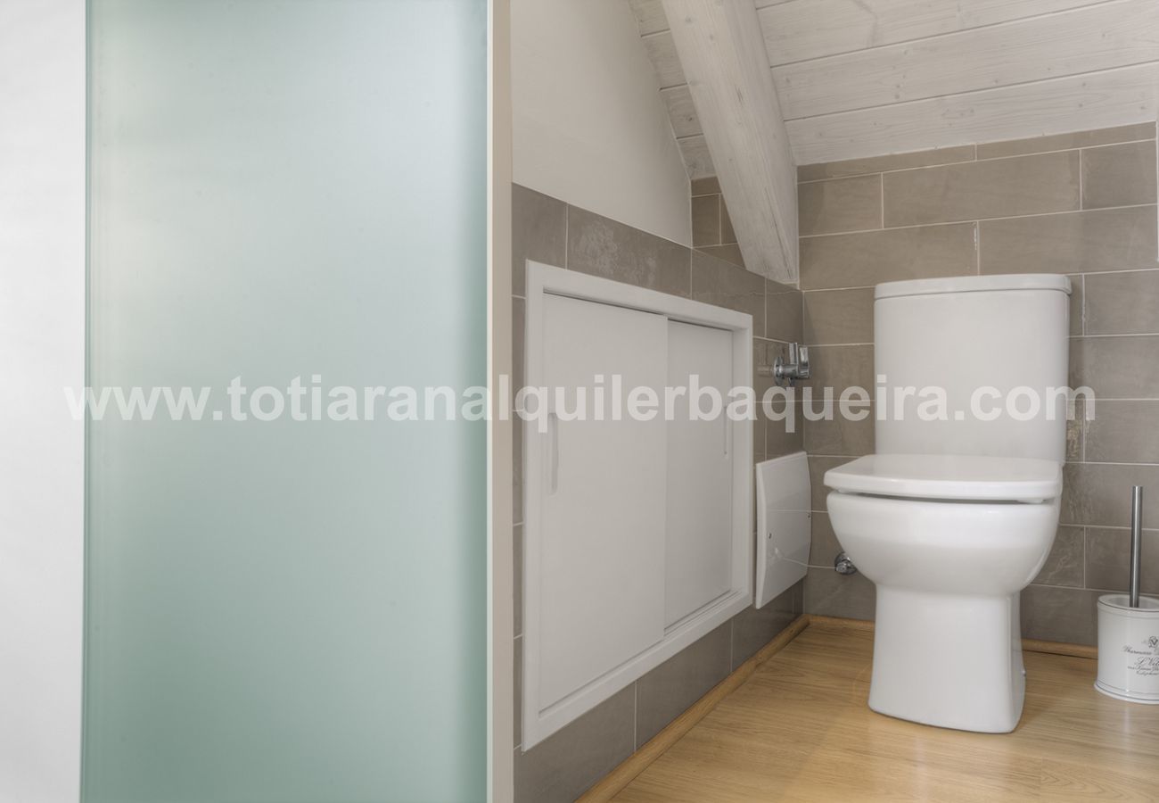 Salle de bain de l'appartement Vinyeta by Totiaran, Val de Ruda, pied des pistes