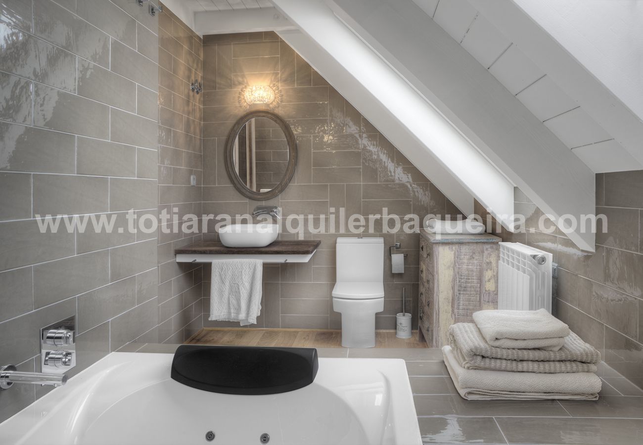 Salle de bain de l'appartement Vinyeta by Totiaran, Val de Ruda, pied des pistes