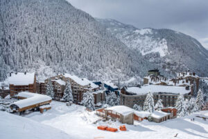 Skiing at Tanau Baqueira 1700