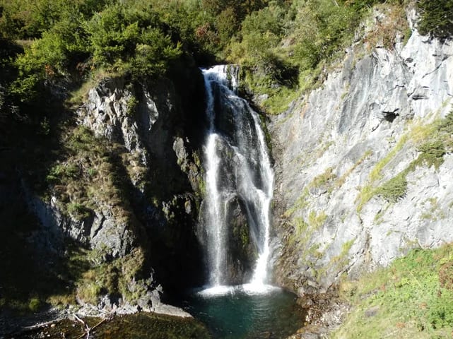 Saut deth Pish Waterfall in the Val d'Aran, ideal for family excursions